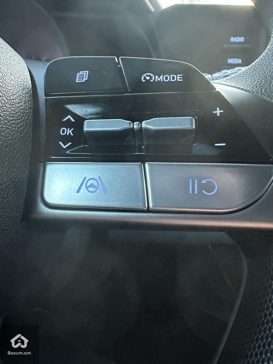 Elantra - image 21