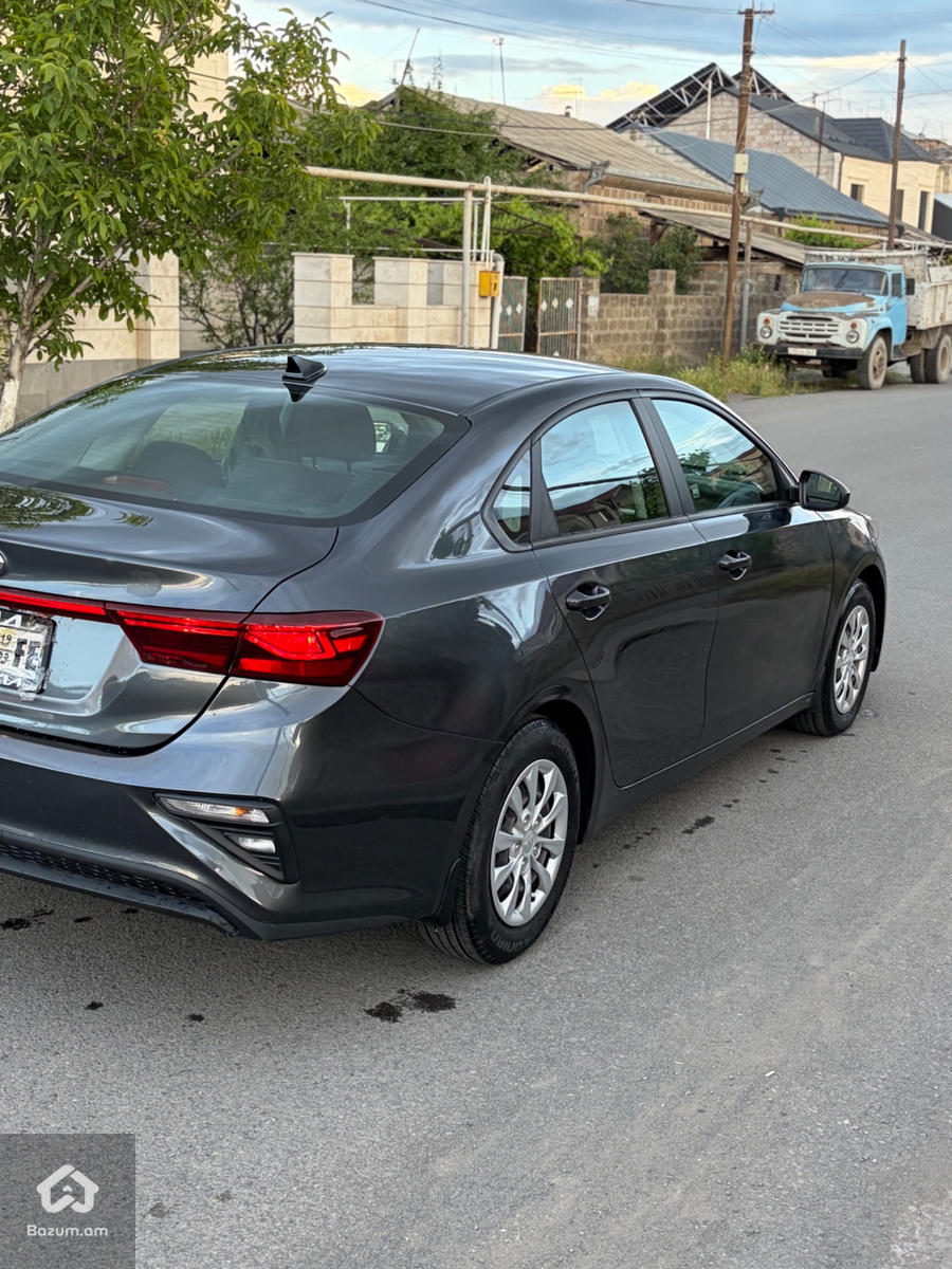 Kia Forte - image 3