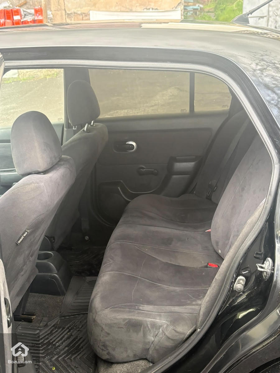 Nissan Versa - image 7