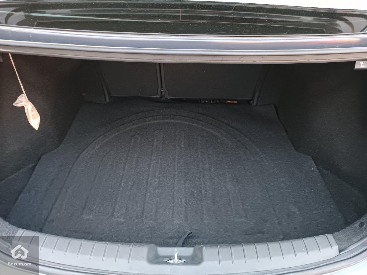 HYUNDAI ELANTRA - image 9