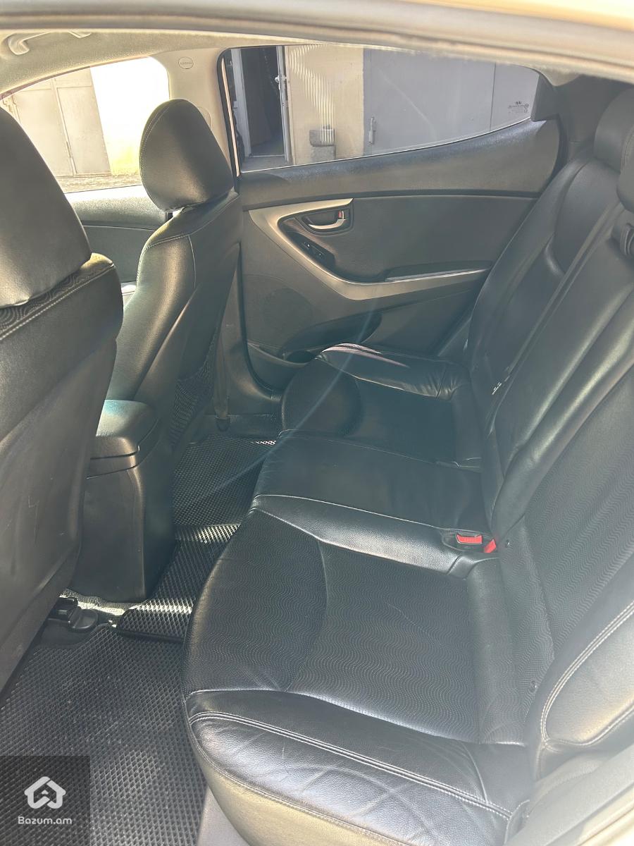 HYUNDAI ELANTRA - image 9