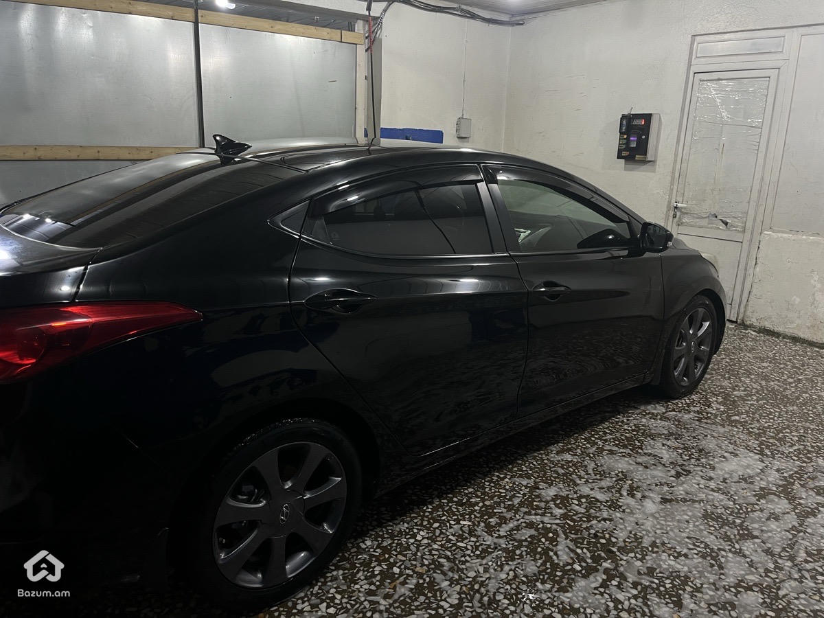 Elantra - image 3