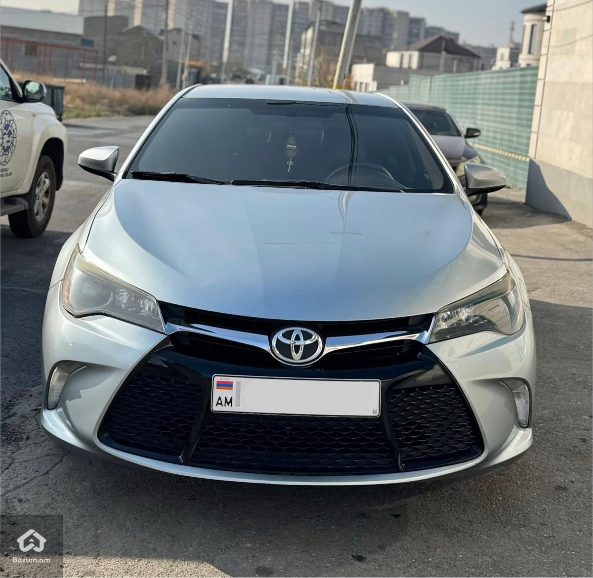Toyota Camry 2016/17 SE - image 4