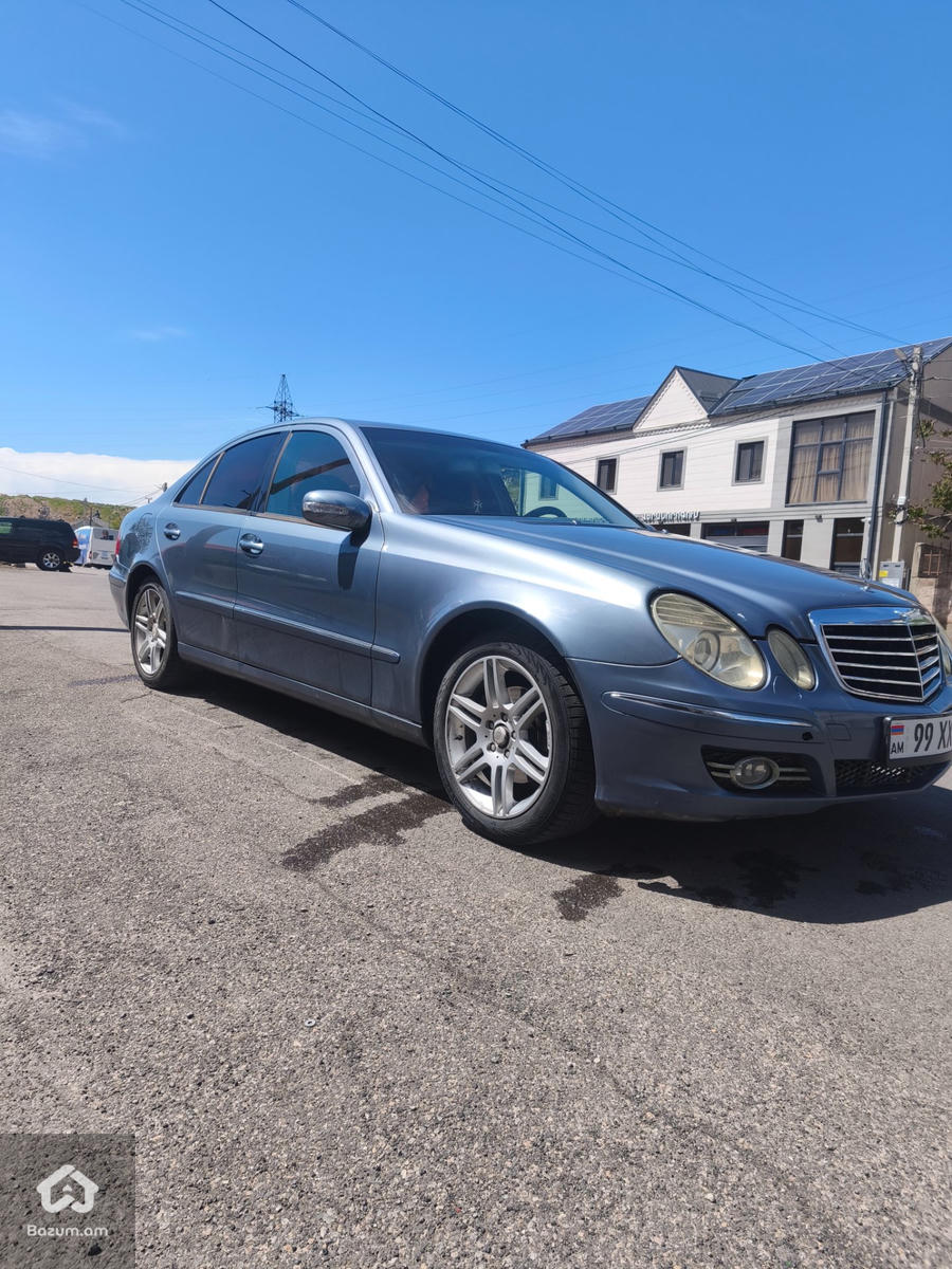 Mercedes E320 - image 6