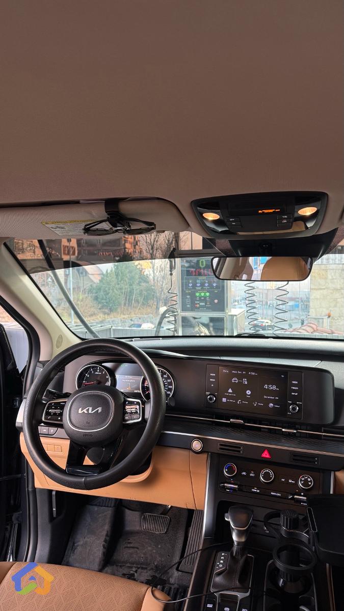 KIA CARNIVAL EX - image 9