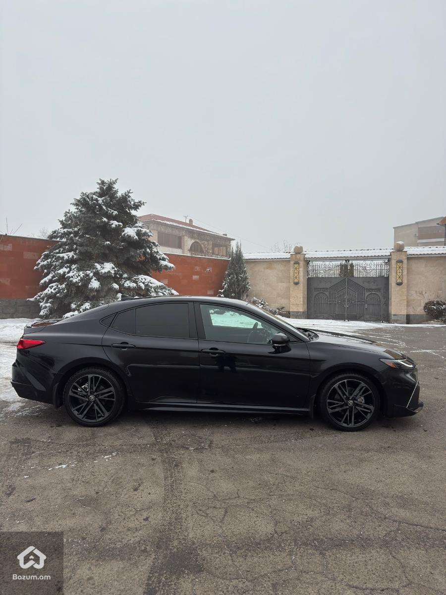 Toyota Camry XSE - image 2