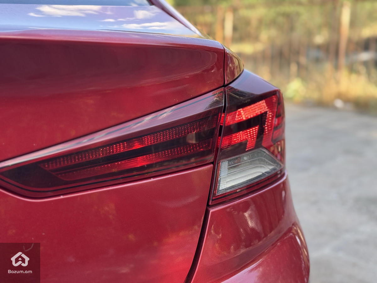 HYUNDAI ELANTRA - image 8