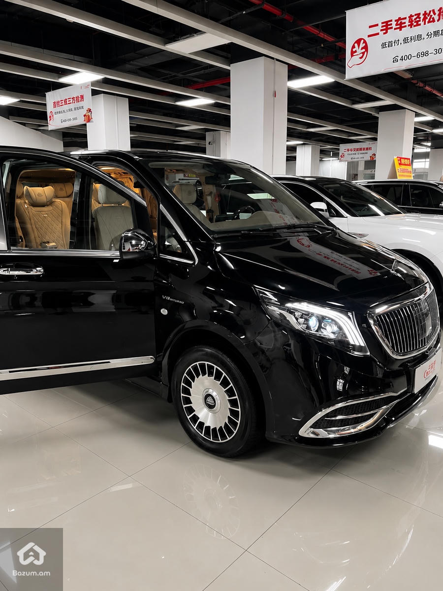 Mercedes-Benz V-Class Maybach V680 - image 3