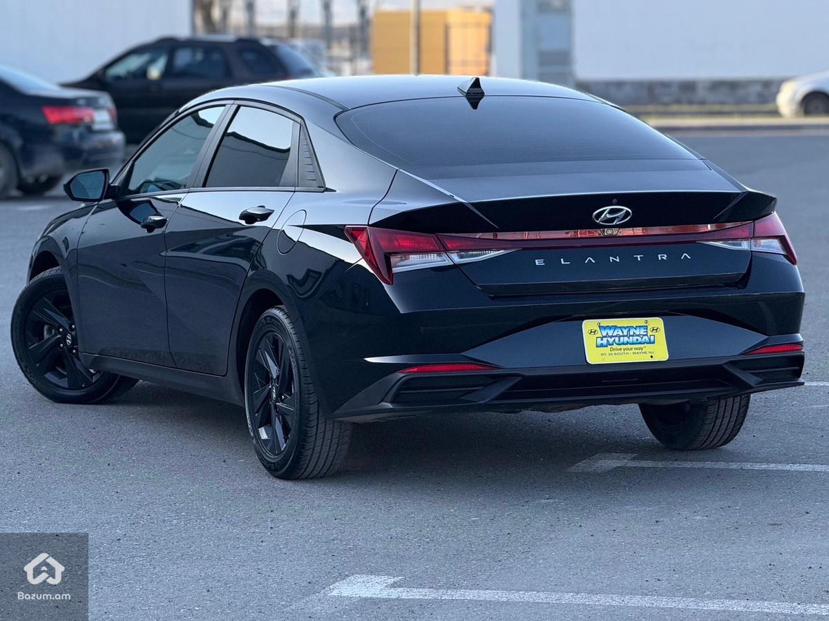 Hyundai Elantra - image 27