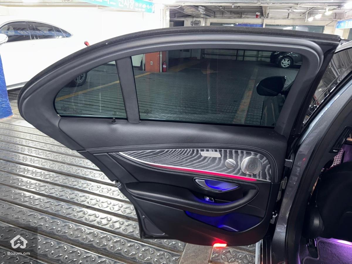 Mercedes Benz E350 AMG Line W213 - image 36