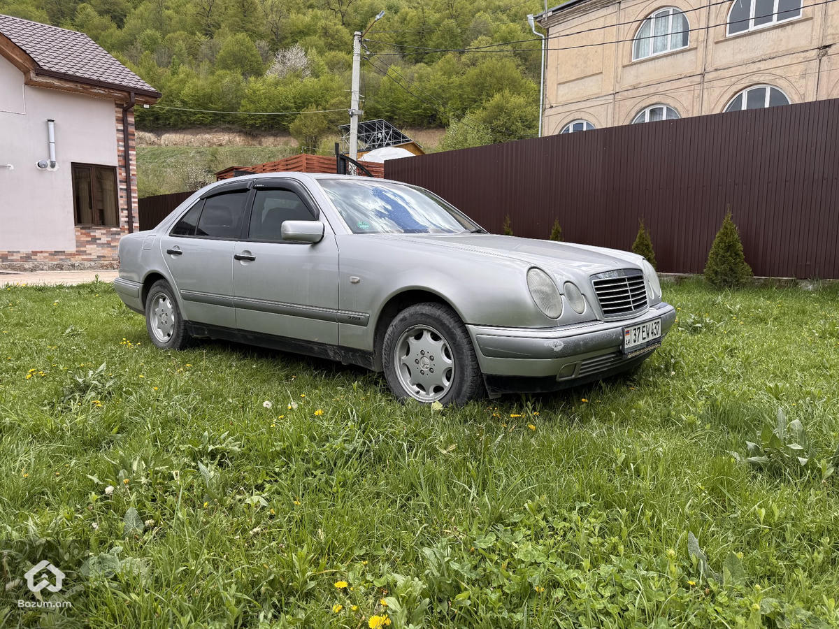 Mercedes benz E200 - image 3