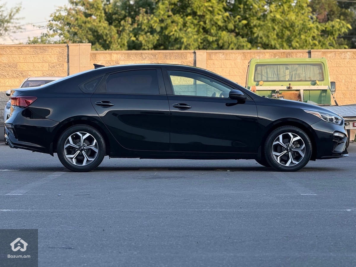 Kia Forte - image 13