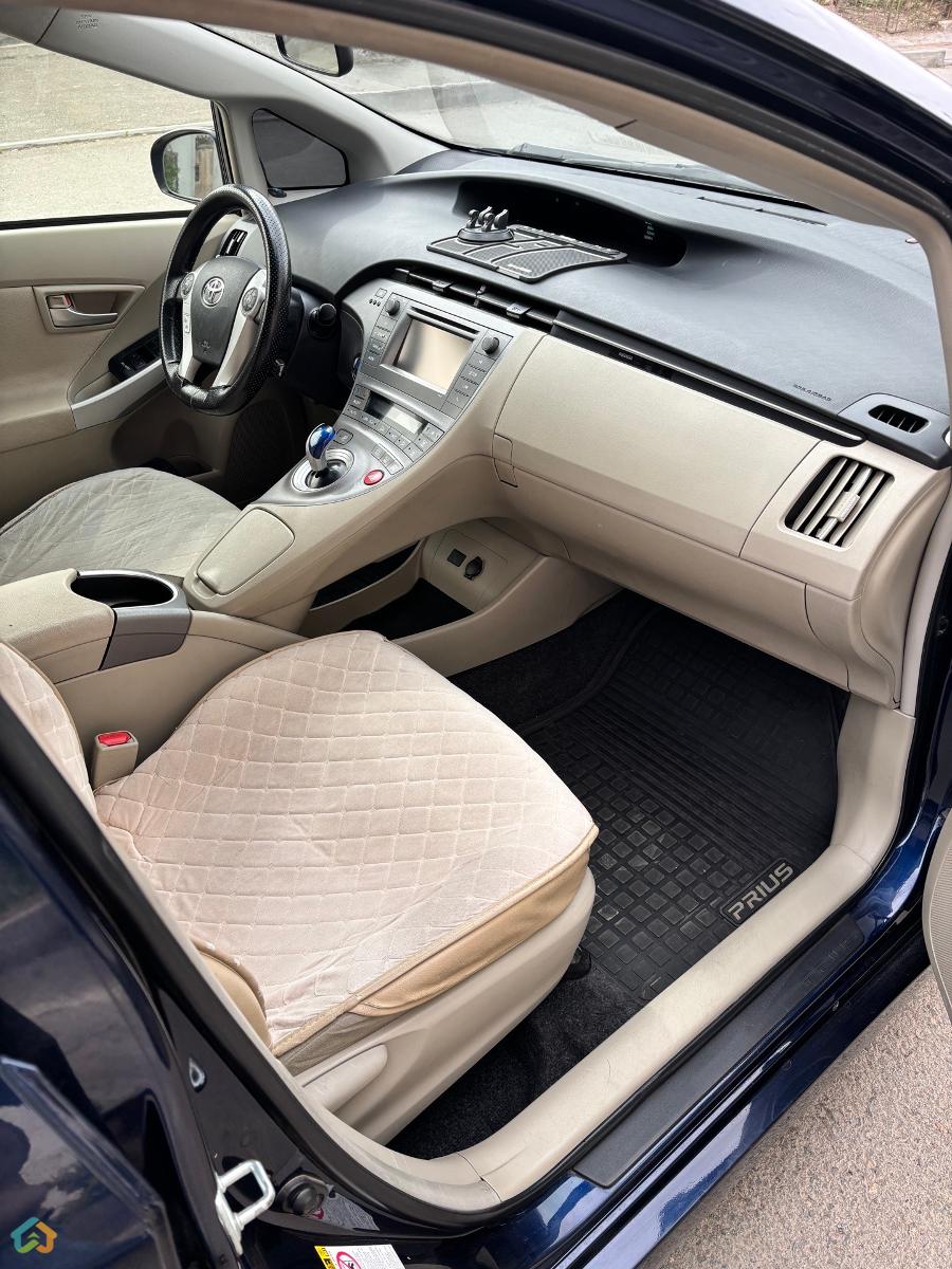 Toyota Prius  - image 8