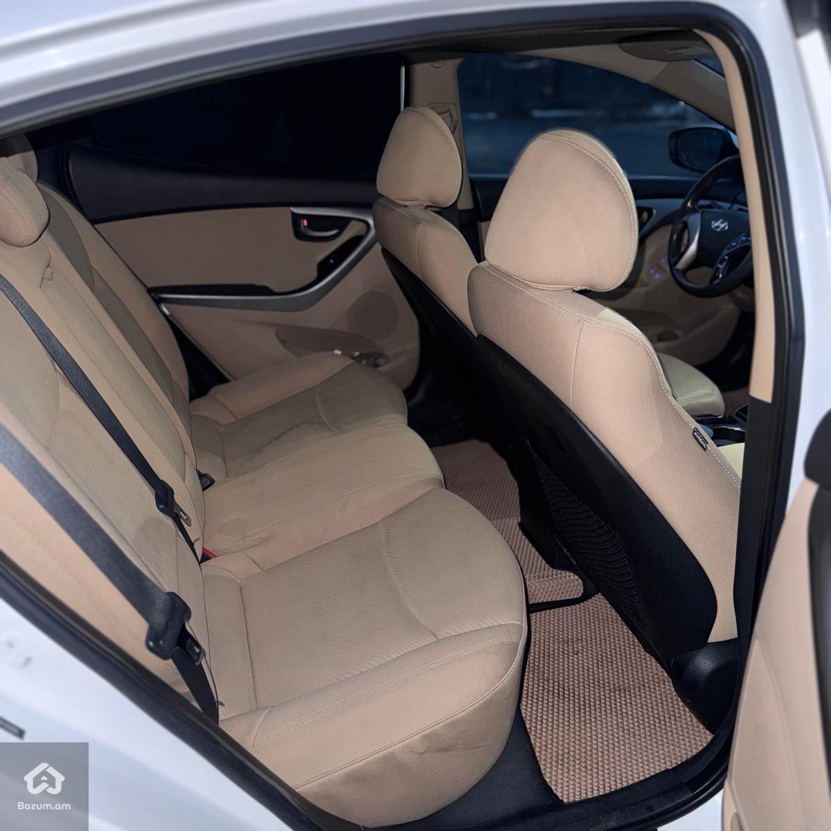 Hyundai Elantra 2013 - image 12