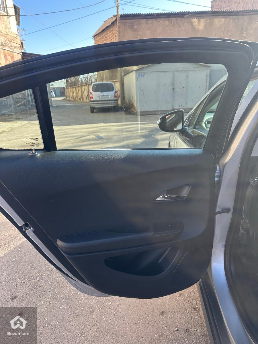 Chevrolet Volt  - image 10