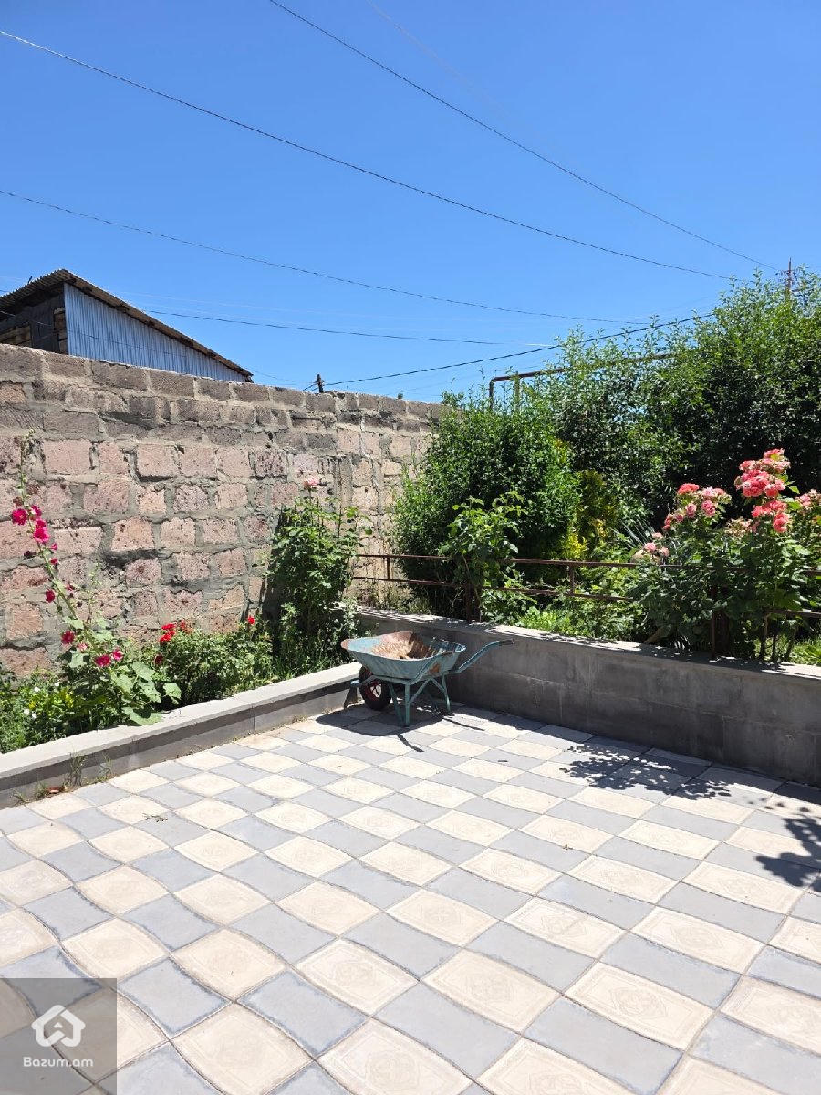 սեփական տուն էրեբունիյում - image 4