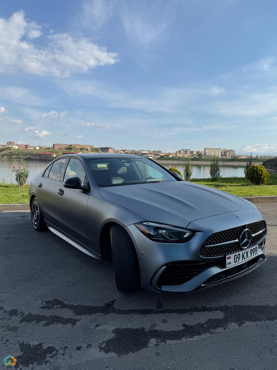 Mercedes-Benz c300 AMG Line - image 4