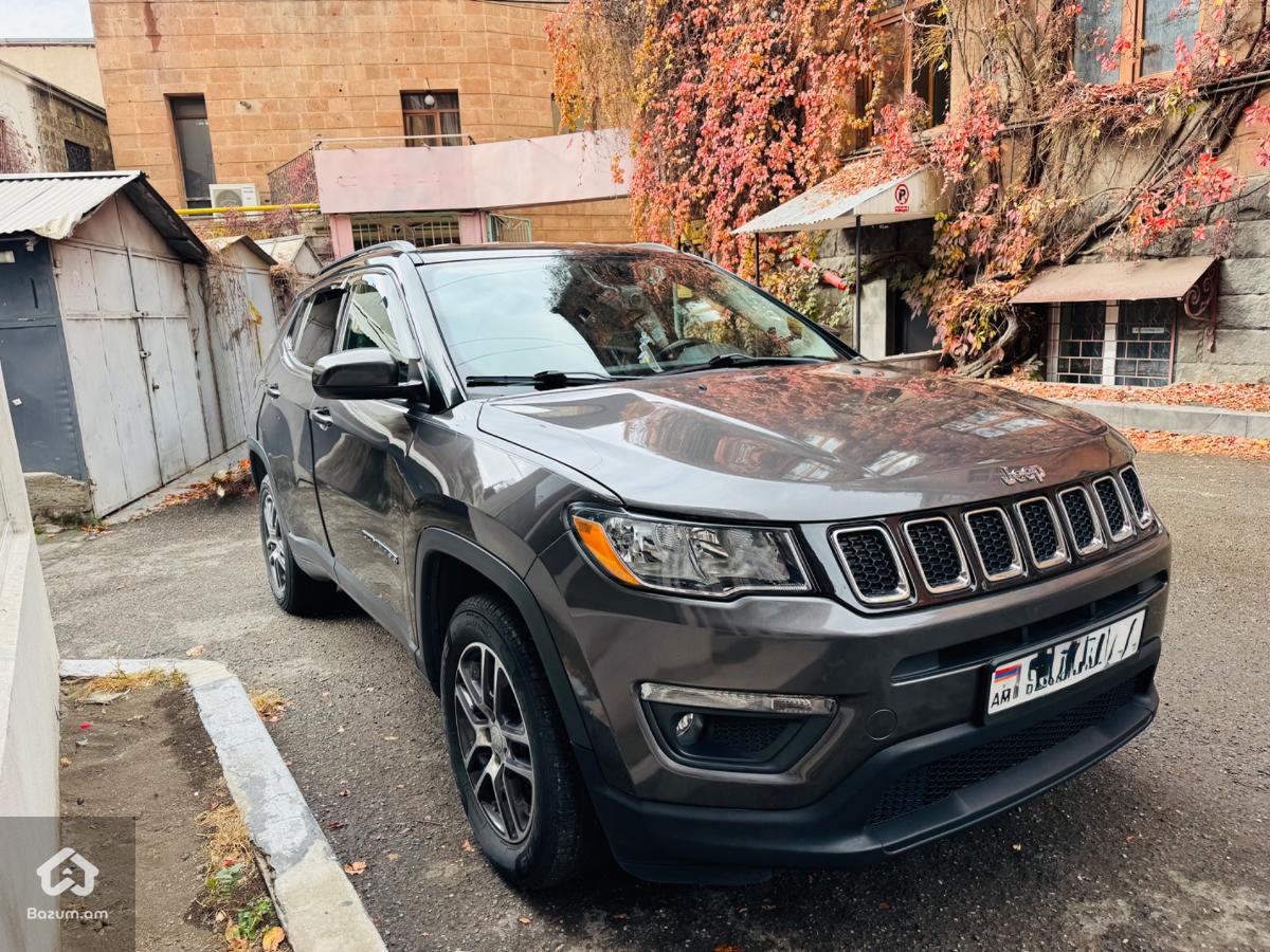 2018 Jeep Compass Latitude - image 3
