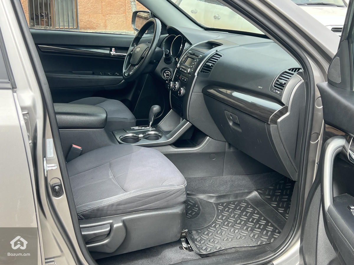 Kia Sorento 2011 - image 8