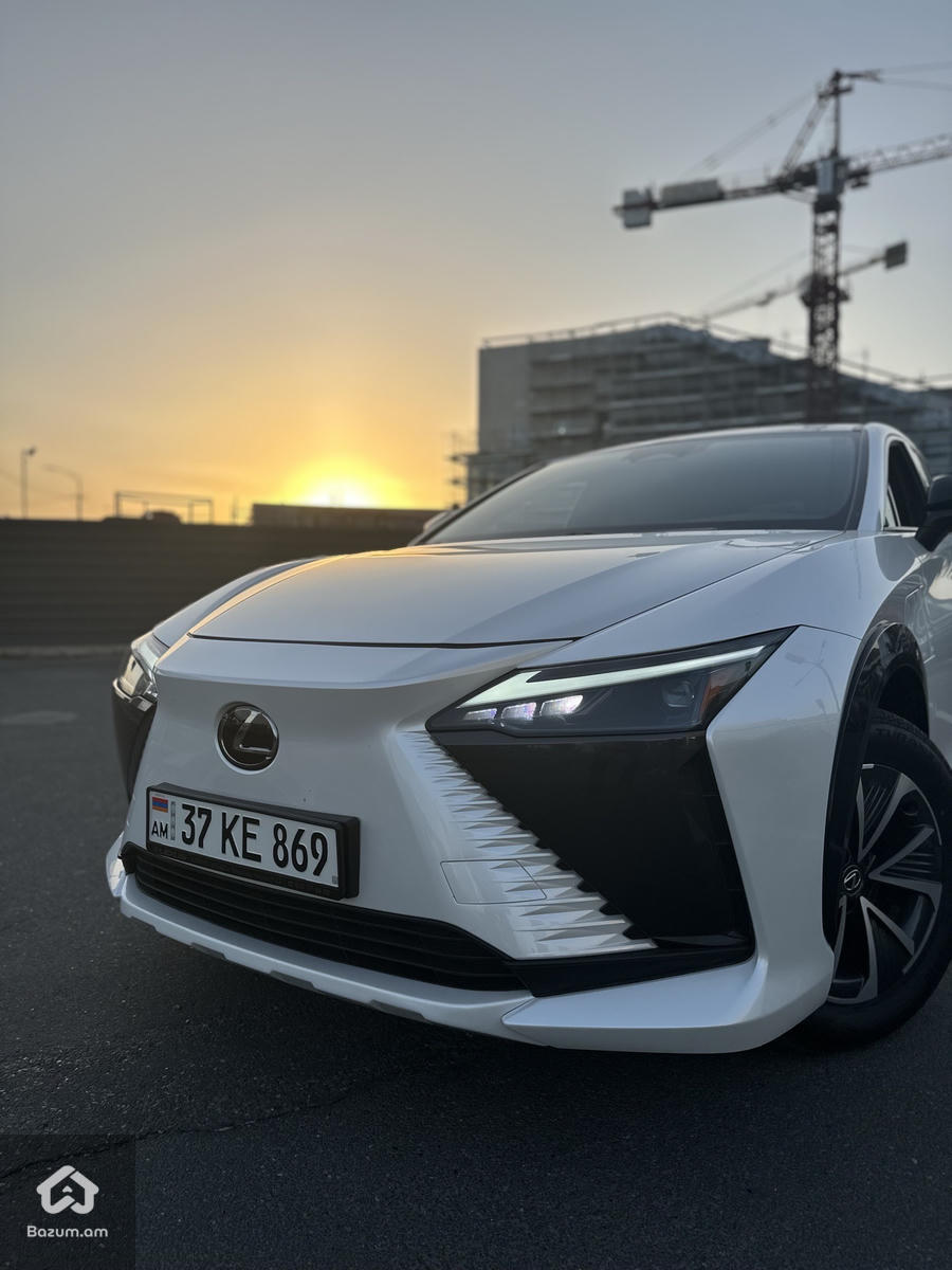 Lexus RZ - image 2