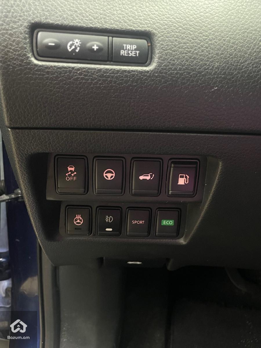 Nissan Rogue - image 14