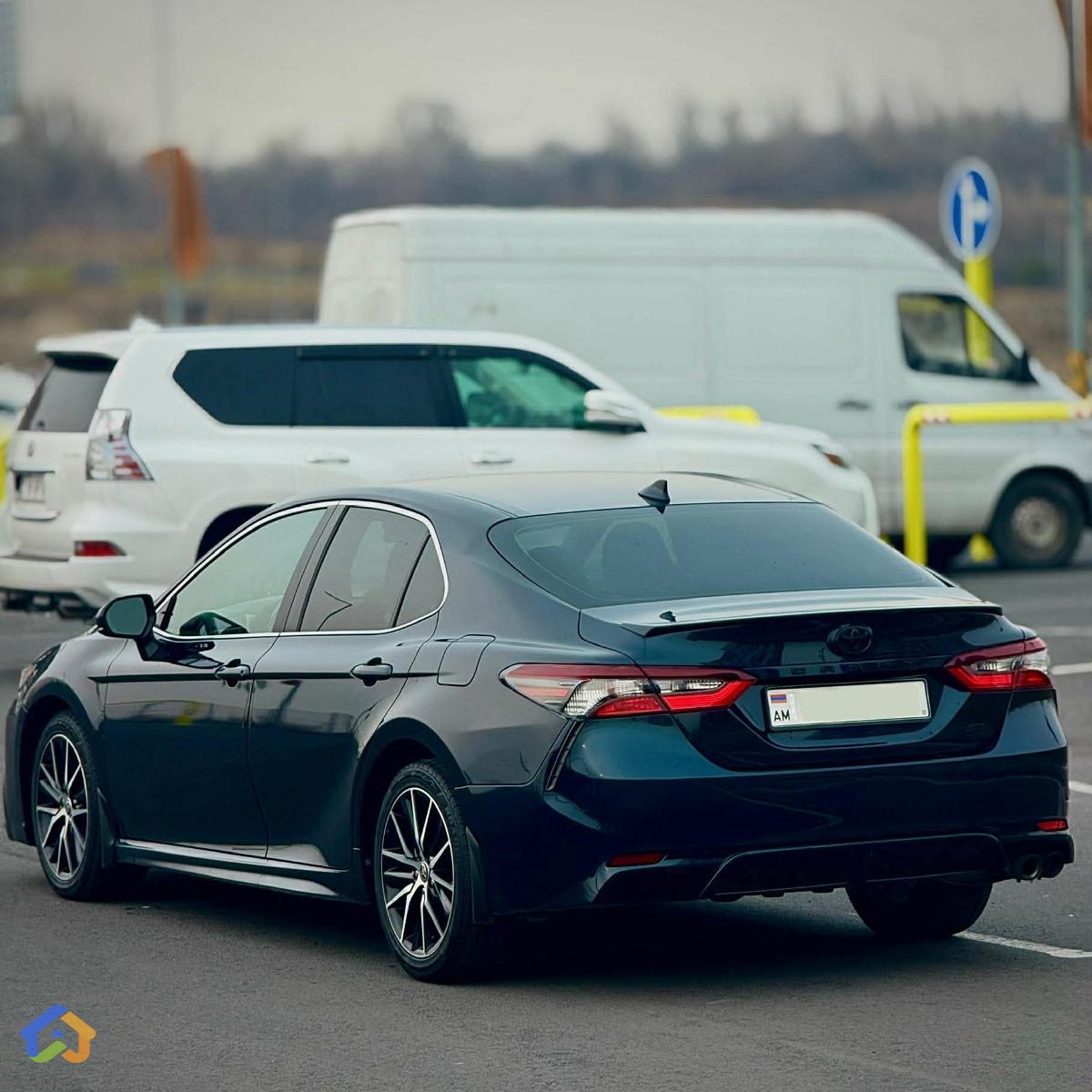 toyota Camry - image 2