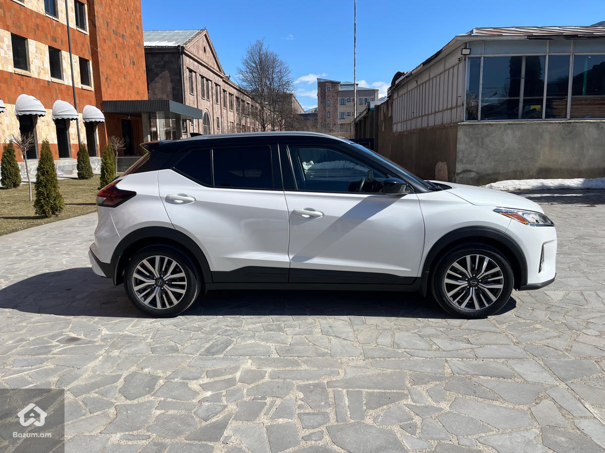 Nissan Kicks SV - image 8
