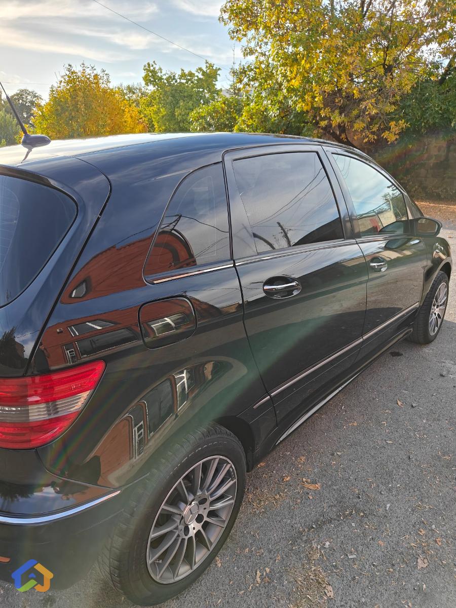 Mercedes Benz B-class B200 - image 2