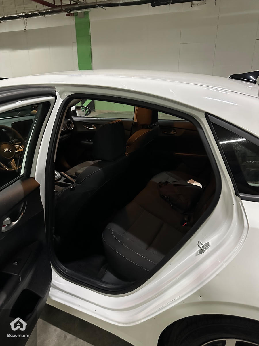 Kia Forte - image 6