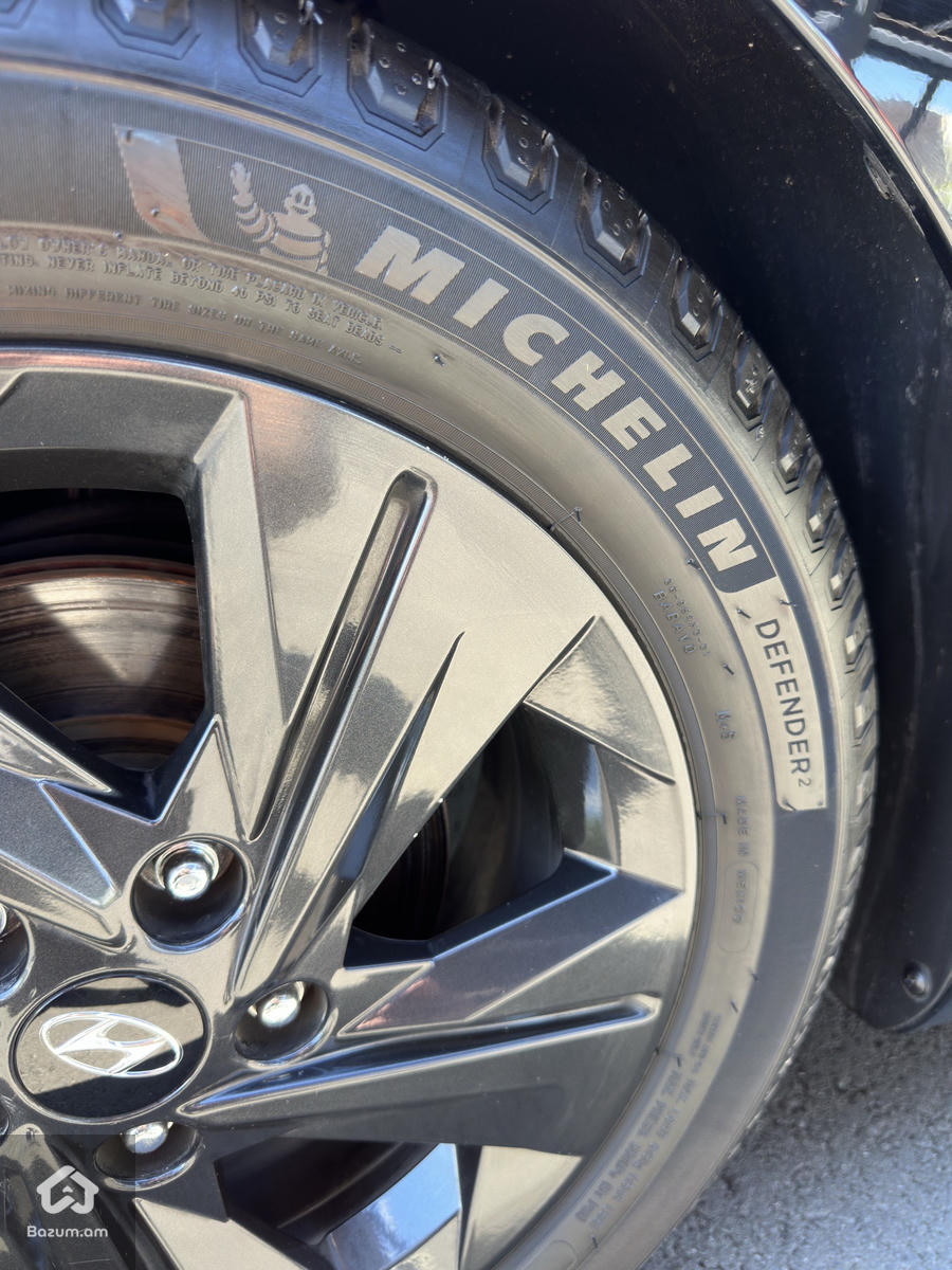Elantra - image 28