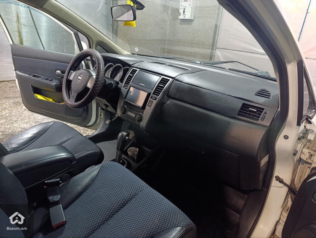 Nissan Tiida 2009 - image 4