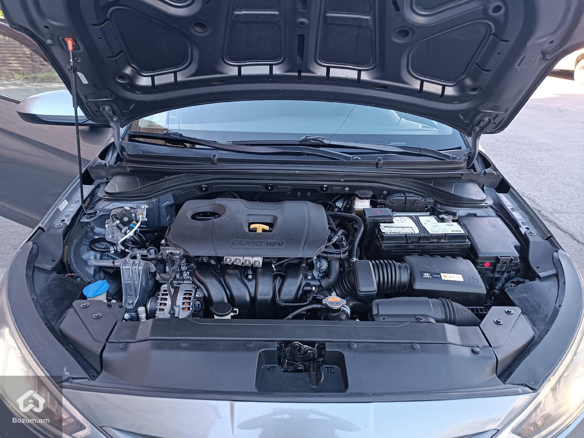 HYUNDAI ELANTRA  - image 8
