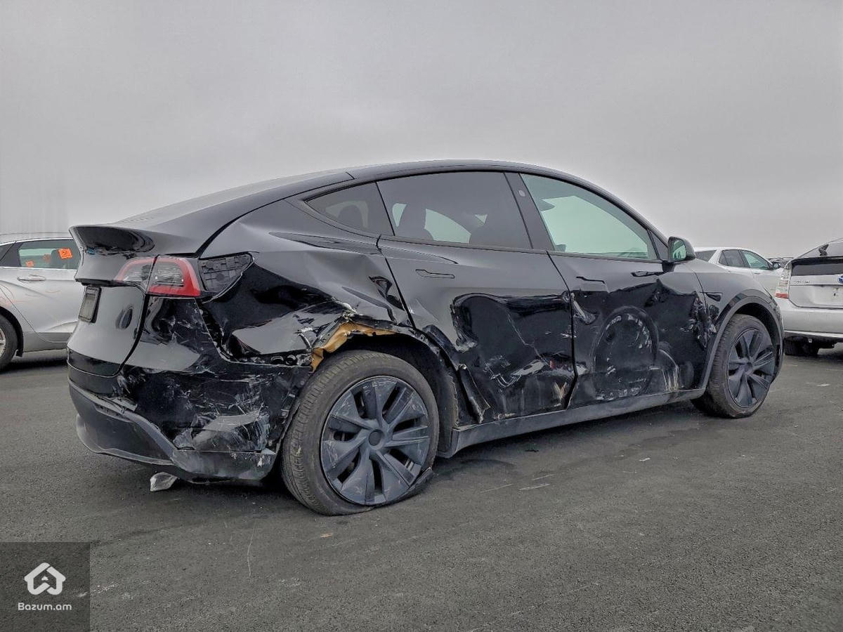 Tesla Model Y Long Range - image 6