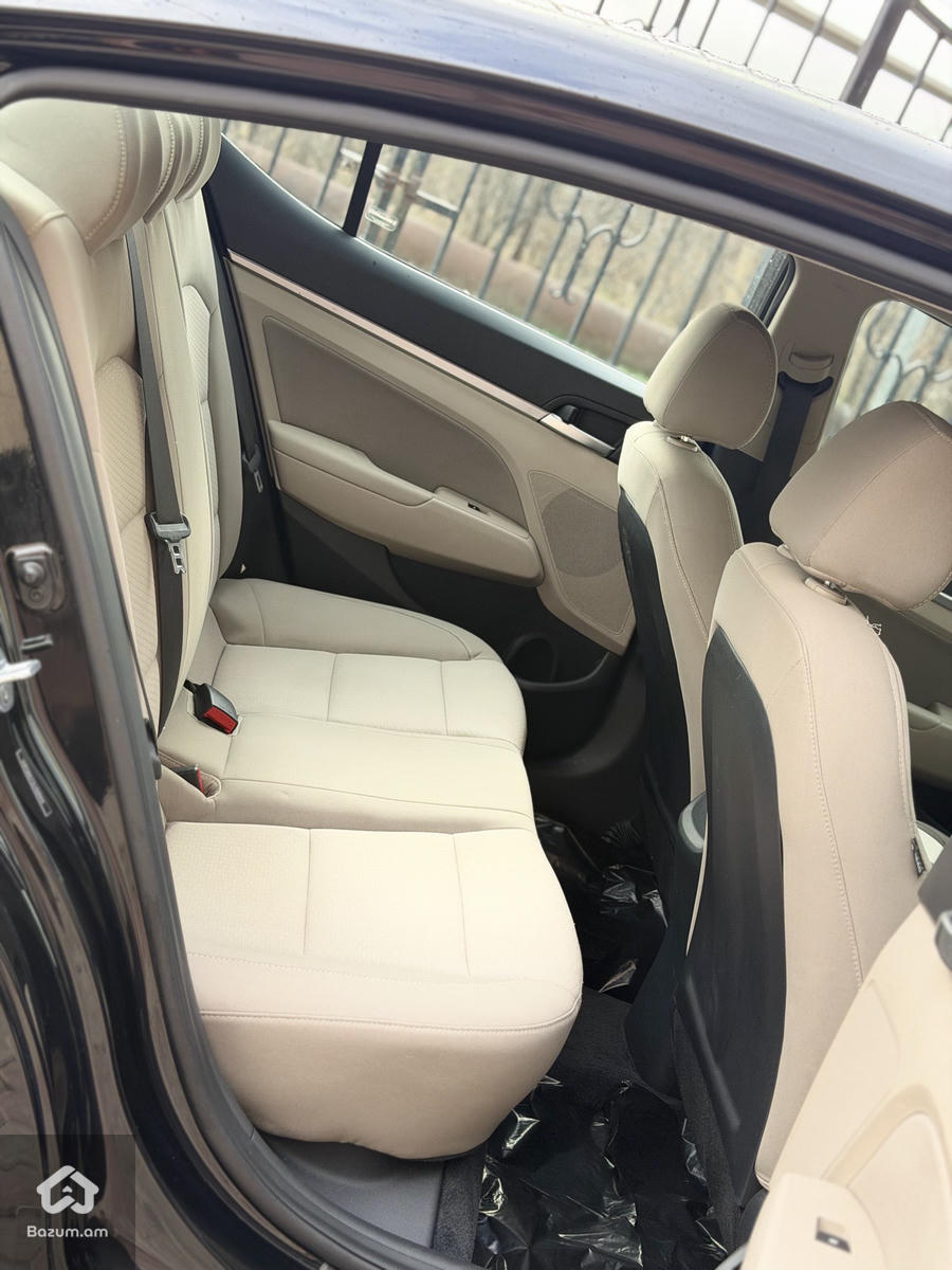 Hyundai Elantra Sel - image 9