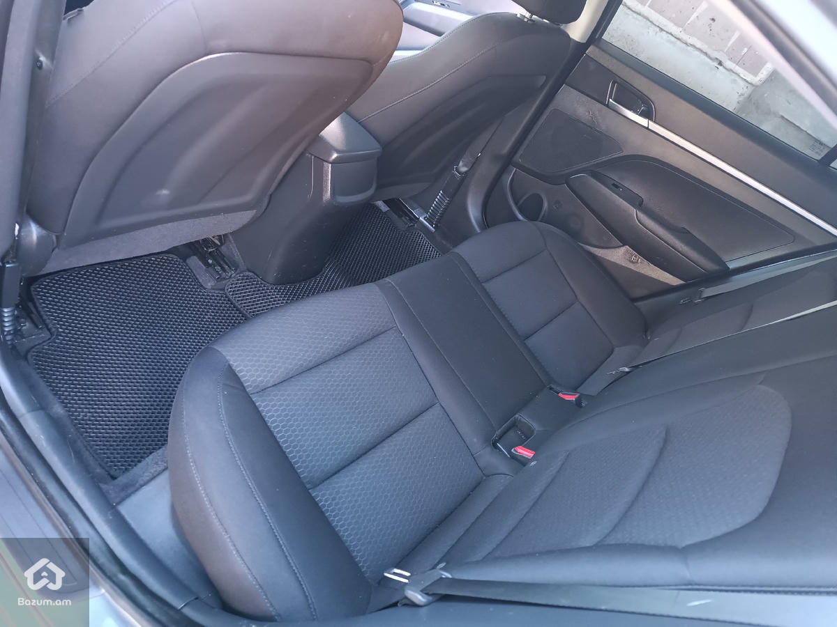 HYUNDAI ELANTRA  - image 7