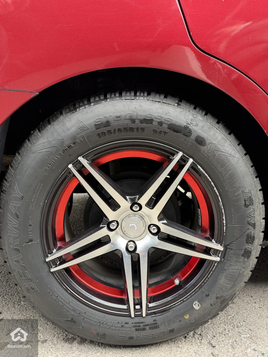 Nissan Versa SV - image 9