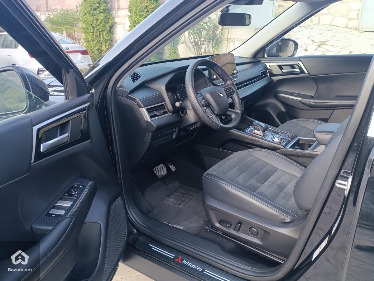 Mitsubishi Outlander SE - image 8