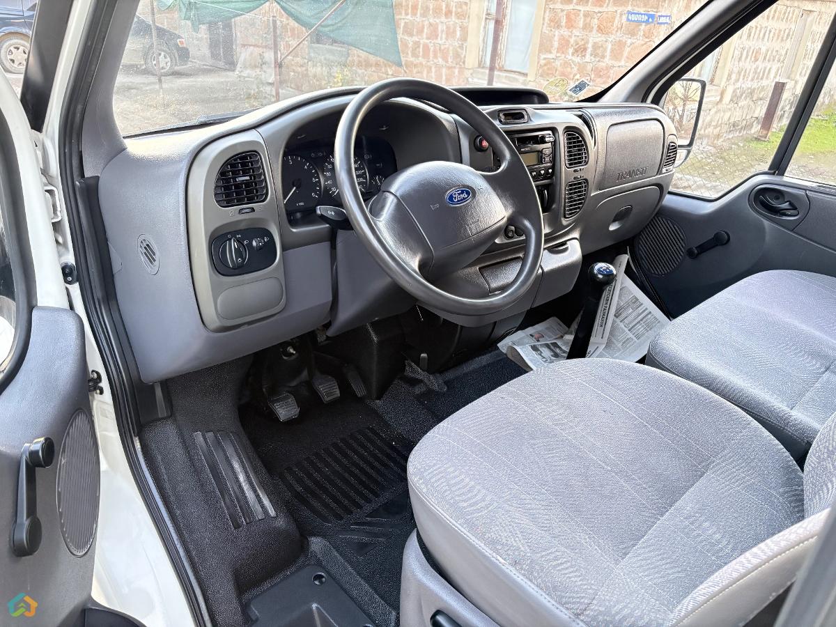 Ford Transit - image 6