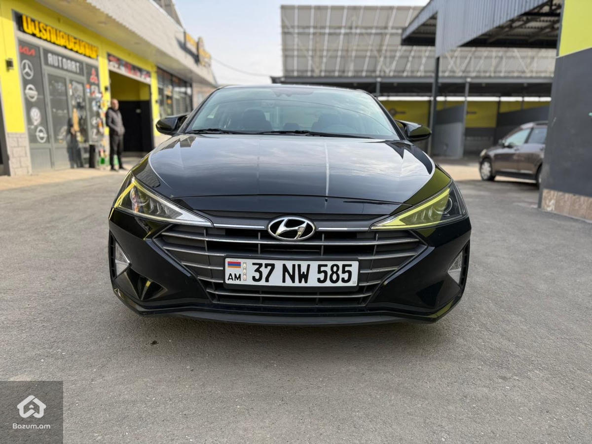 Hyundai Elantra SEL - image 7