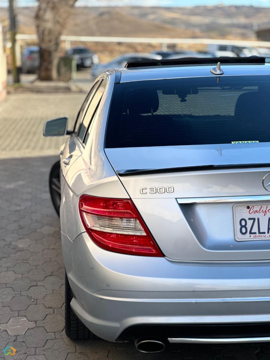 Mercedes benz c300 - image 11