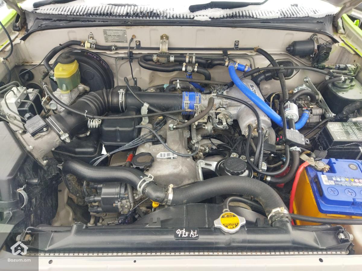 Toyota Hilux Surf - image 12