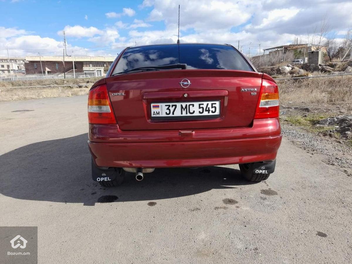 Opel Astra J - image 2