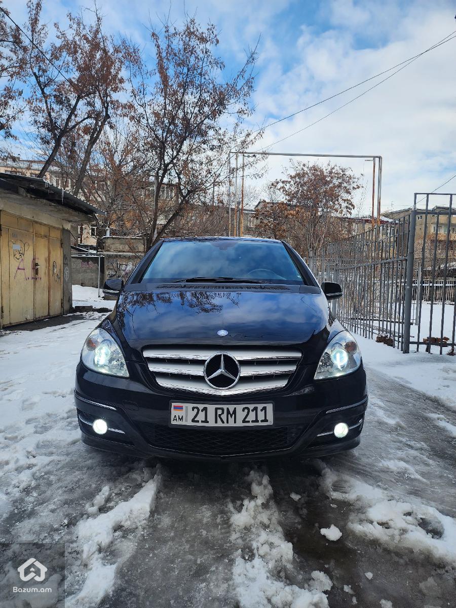 mercedes benz B200 - image 2