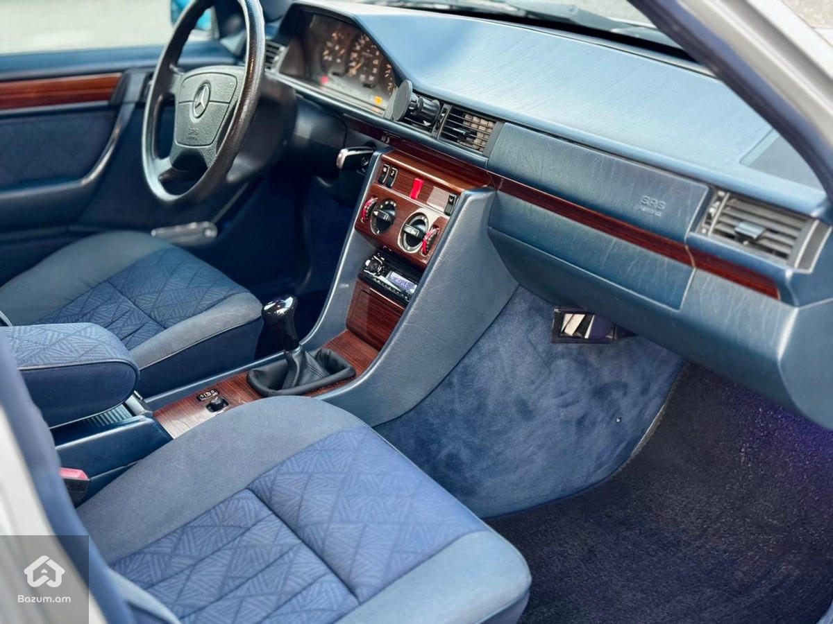 Mercedes Benz E220 w124 - image 9
