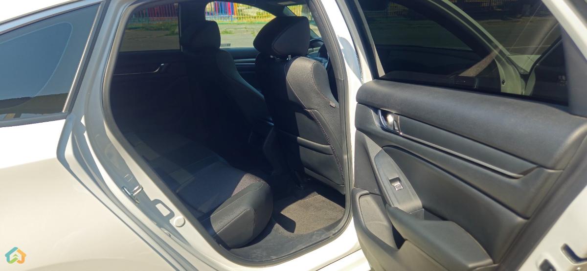 Honda Accord Hybrid Sport - image 12