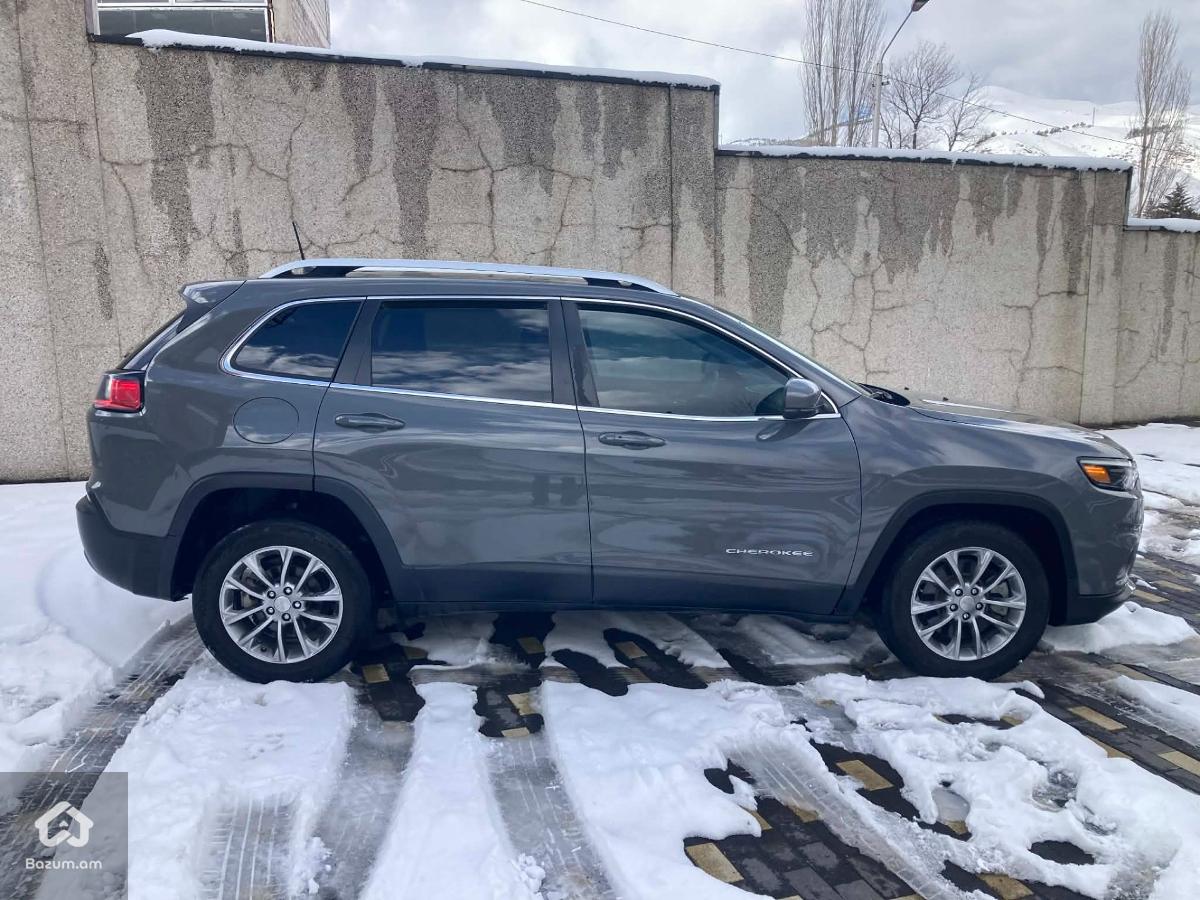 2020 Jeep Cherokee, Latitude Plus - image 10
