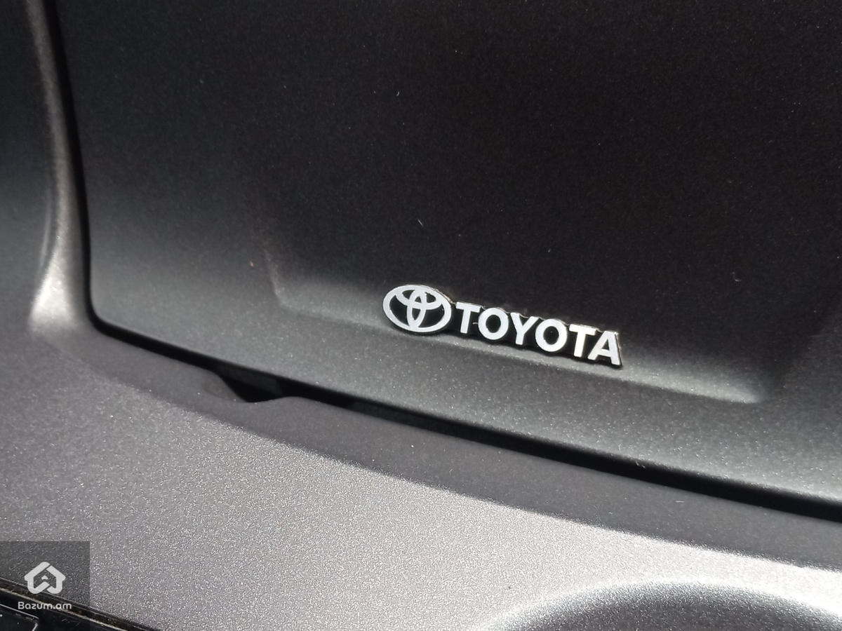 Toyota Camry - image 18