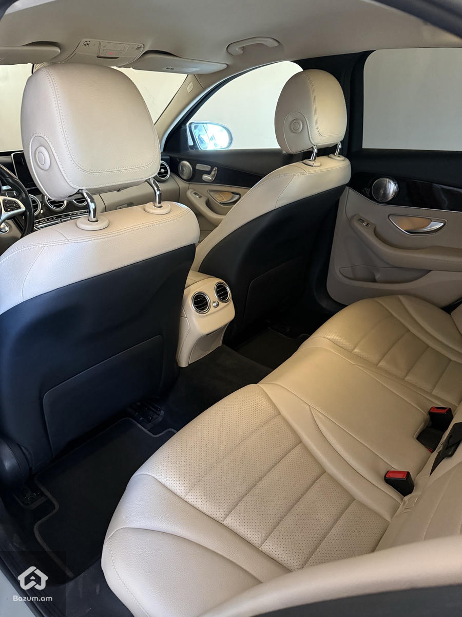 Mercedes Benz C300 - image 6