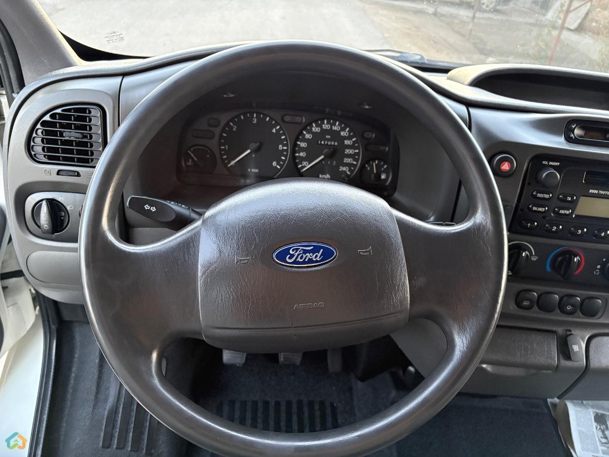 Ford Transit - image 9