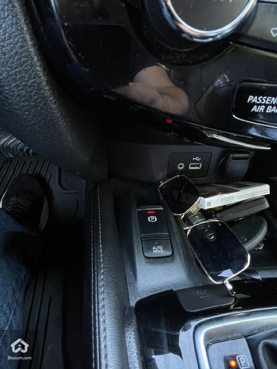 Nissan Rogue - image 9